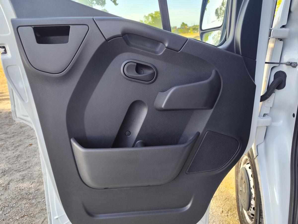 renault-master-2-3-131cv-2019-diesel-2299cc