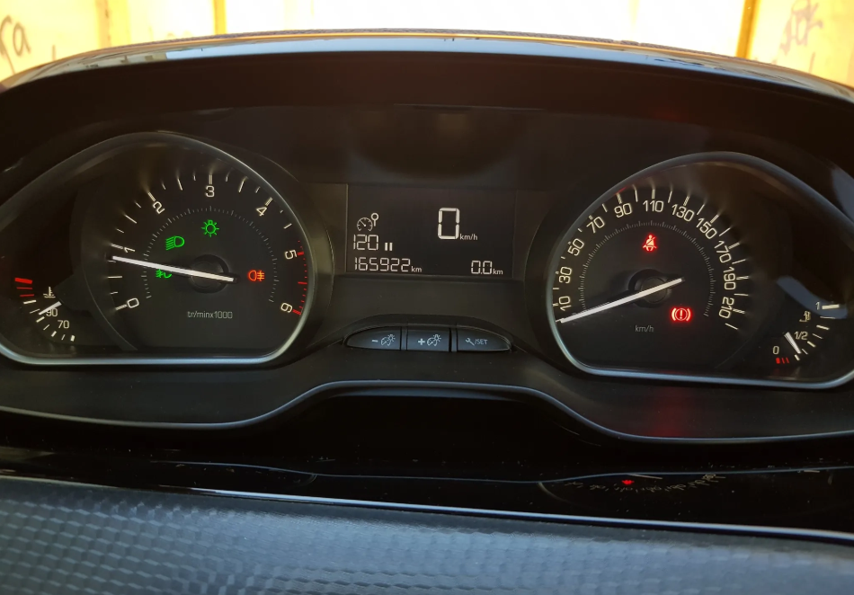 peugeot-2008-2018-diesel-1499cc