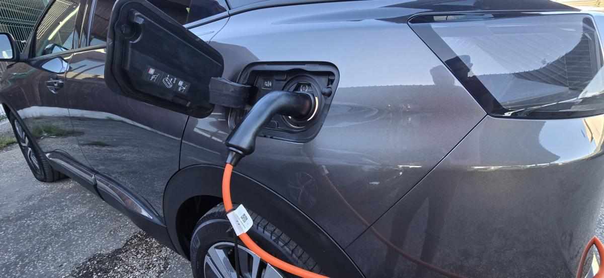 peugeot-3008-1-6-hybrid-11-8-kwh-2023-gasolina-1598cc