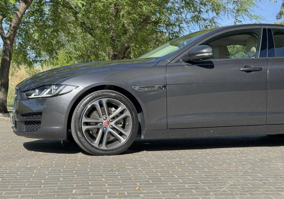 jaguar-xe-2018-diesel-1999cc