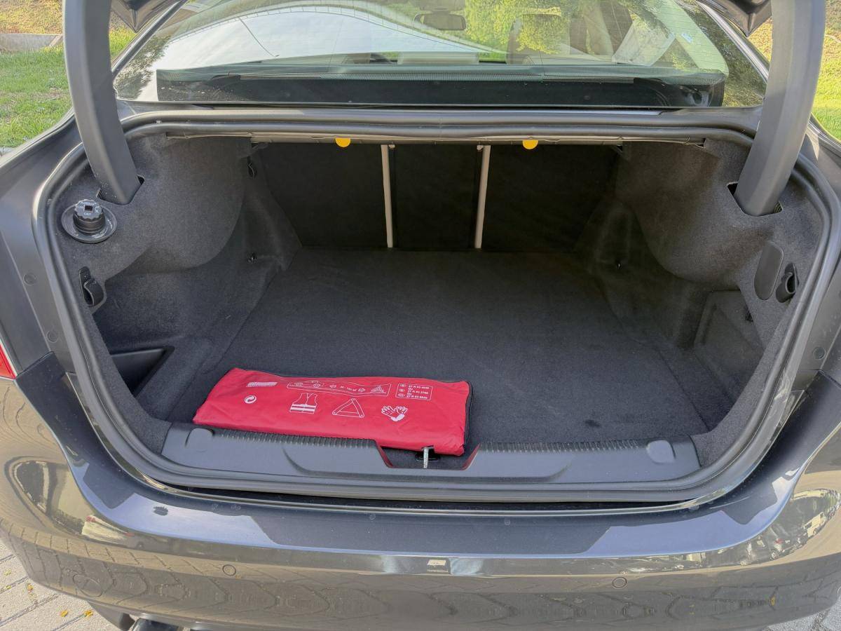 jaguar-xe-2018-diesel-1999cc