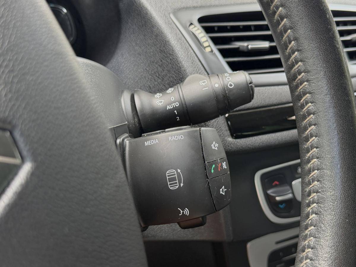 renault-megane-sport-tourer-2014-diesel-1598cc