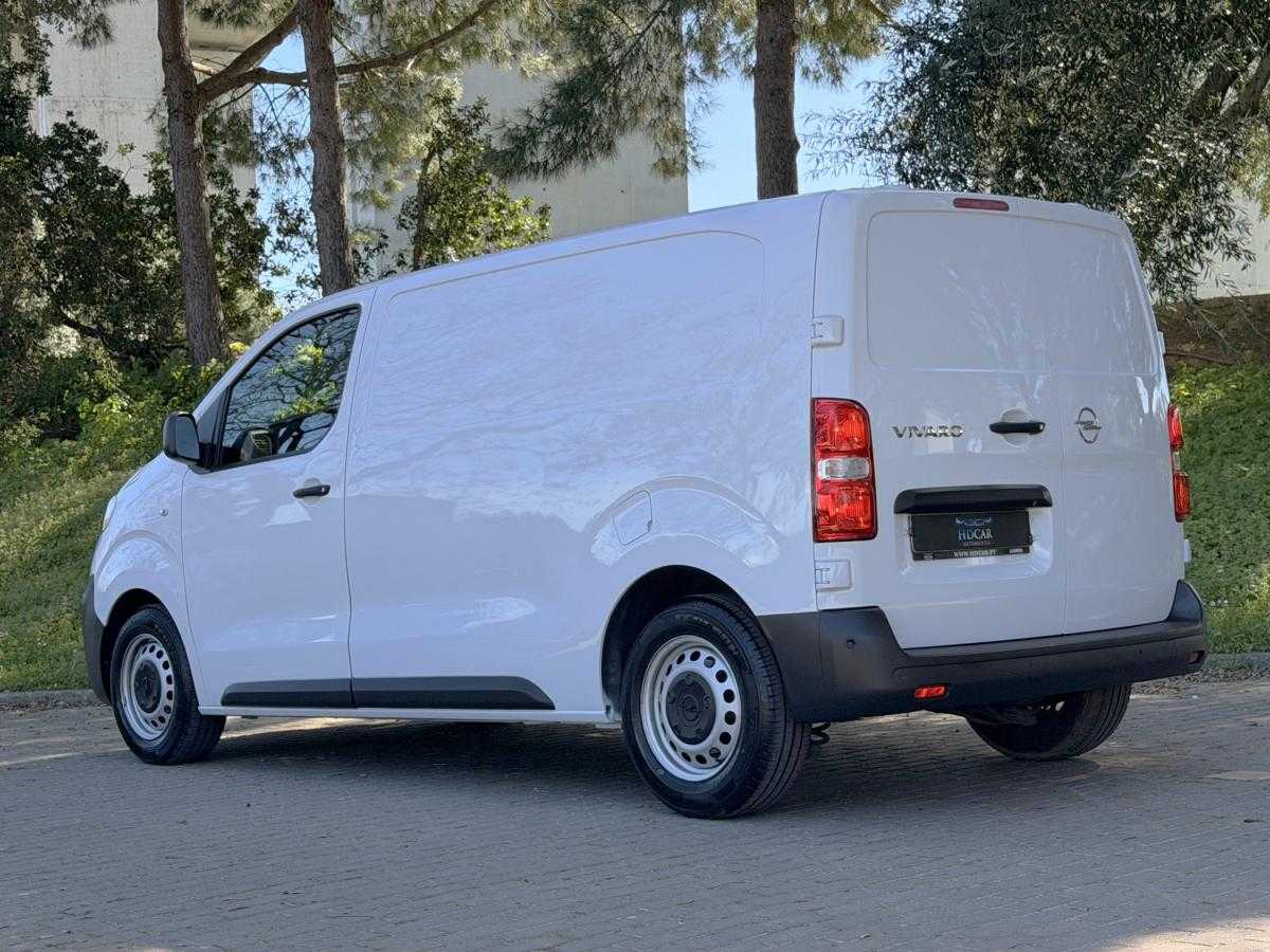 opel-vivaro-2023-diesel-1499cc