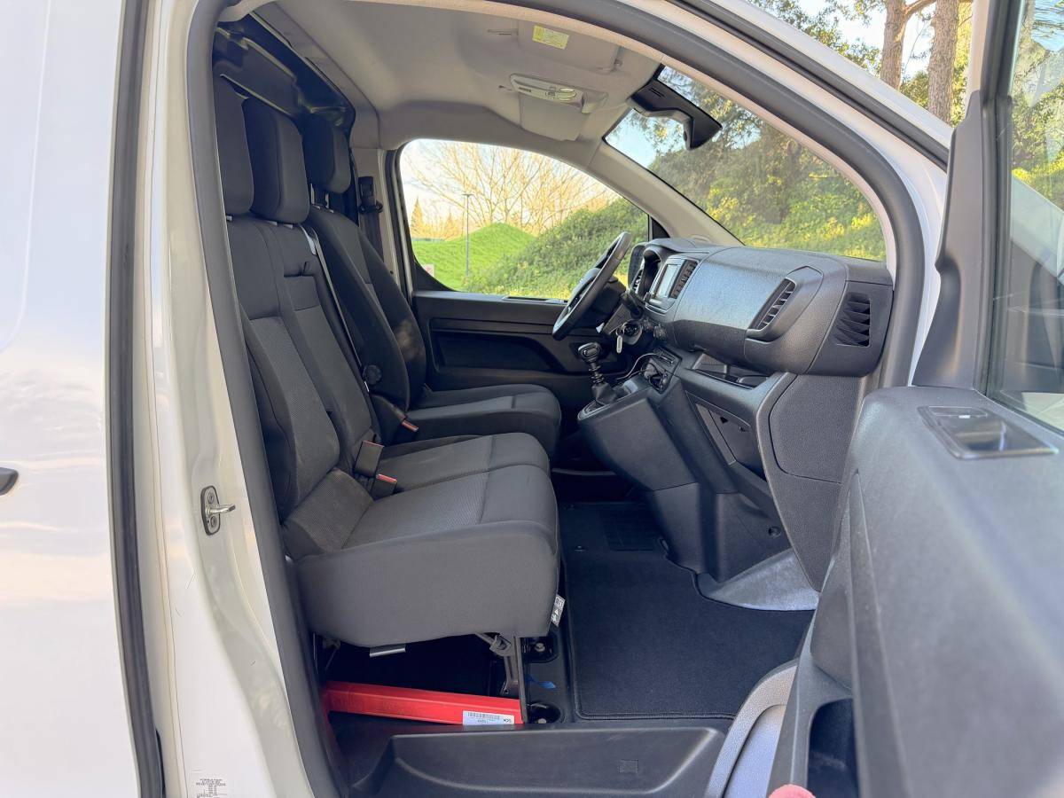 opel-vivaro-2023-diesel-1499cc