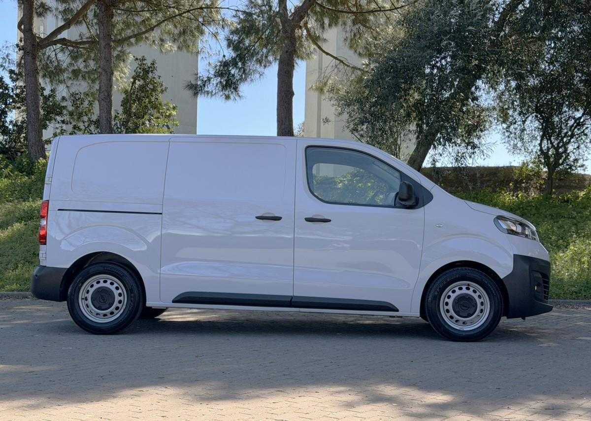 opel-vivaro-2023-diesel-1499cc