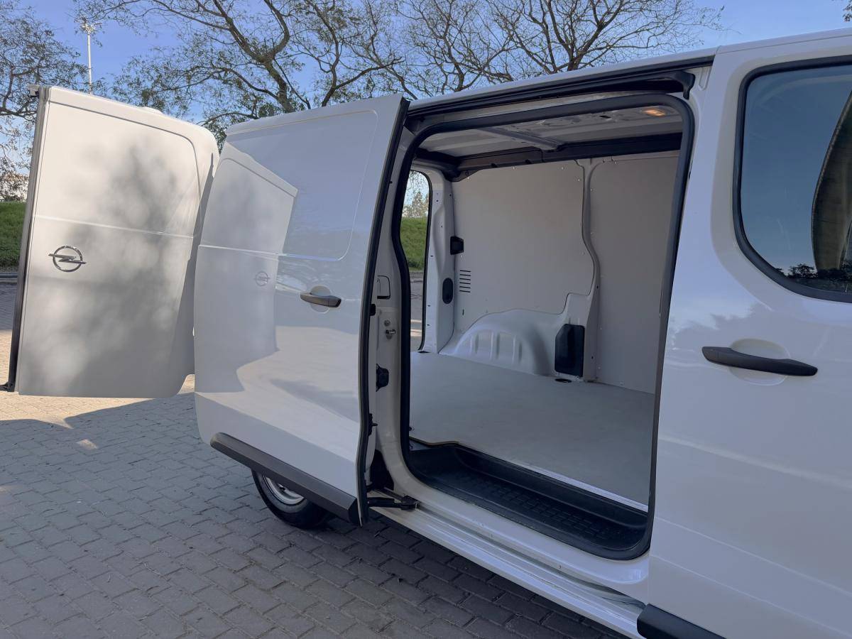 opel-vivaro-2023-diesel-1499cc