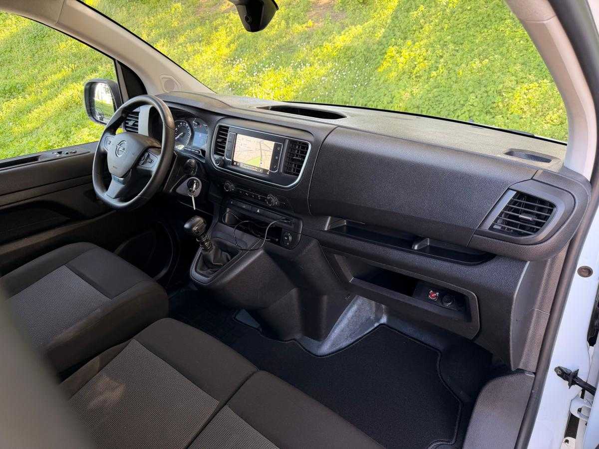 opel-vivaro-2023-diesel-1499cc