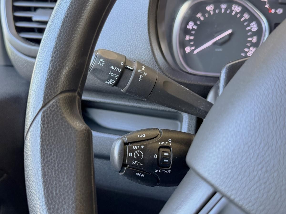 opel-vivaro-2023-diesel-1499cc