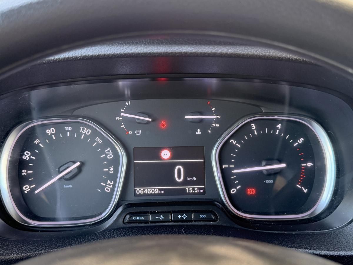 opel-vivaro-2023-diesel-1499cc