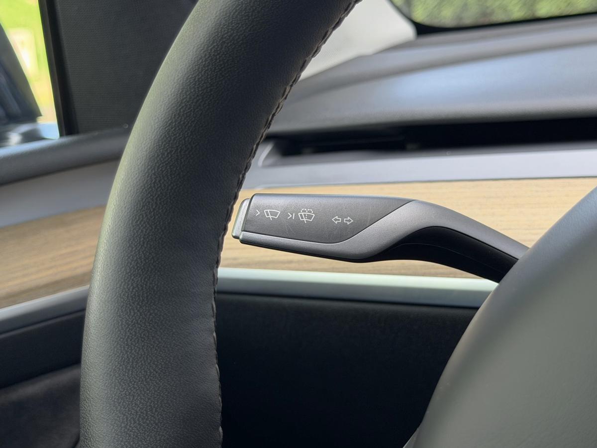 tesla-model-y-2023-eletrico-500cc