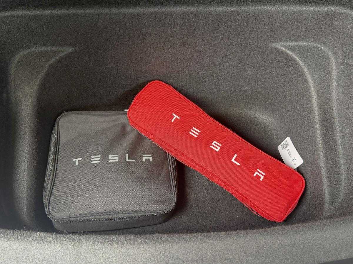 tesla-model-y-2023-eletrico-500cc