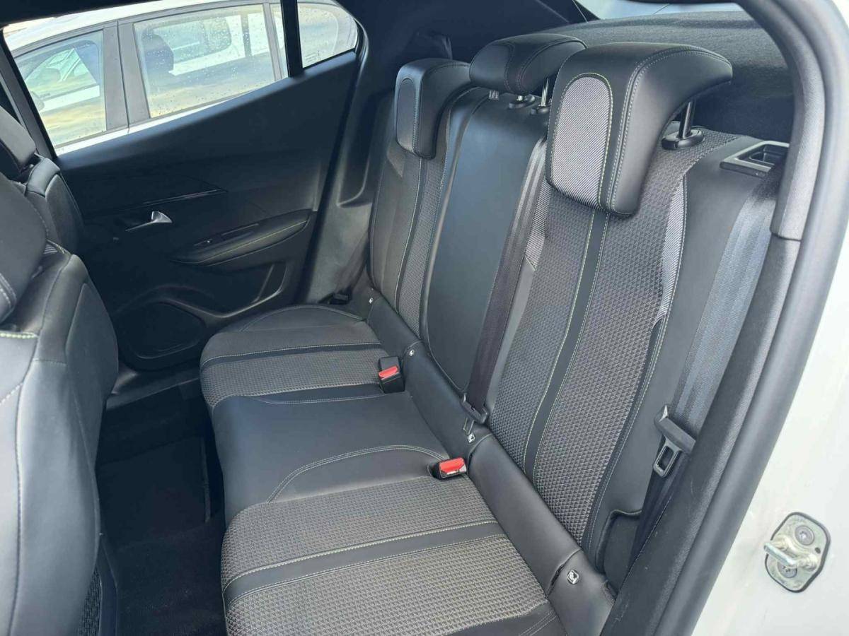 peugeot-2008-2023-gasolina-1199cc