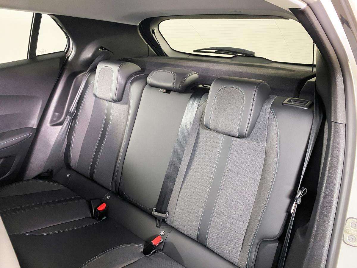 peugeot-2008-2022-gasolina-1199cc