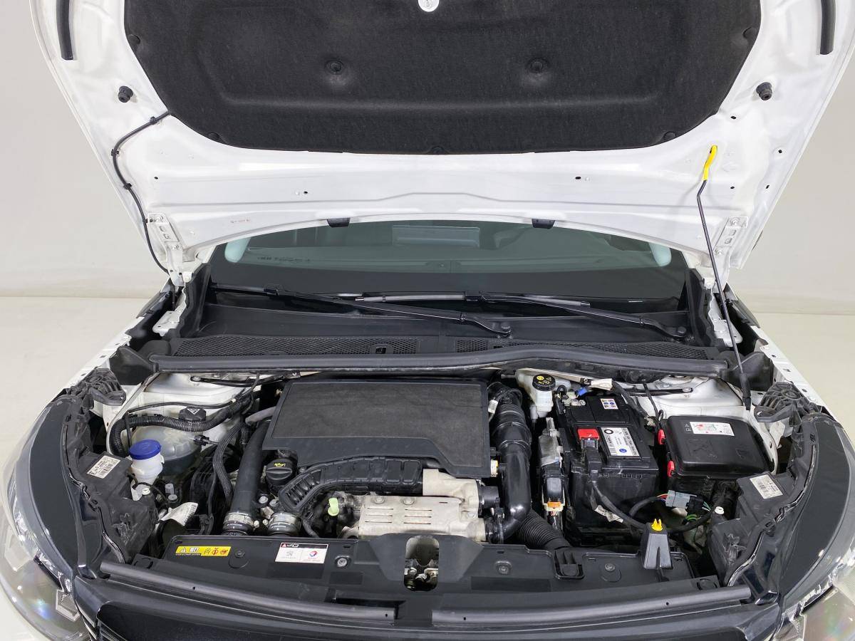 peugeot-2008-2022-gasolina-1199cc