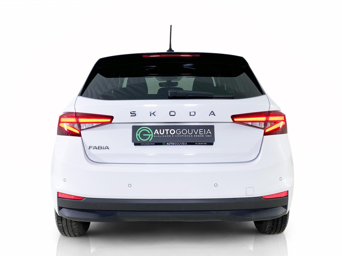 skoda-fabia-2025-gasolina-999cc