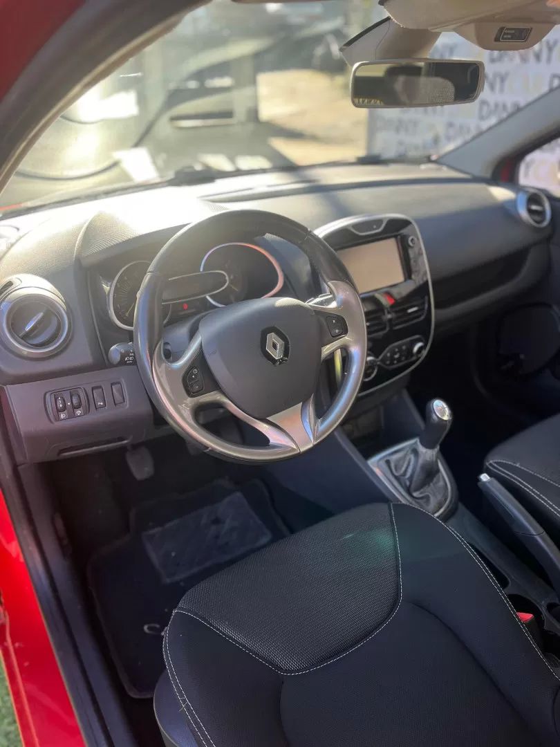 renault-clio-sport-tourer-2015-diesel-1461cc