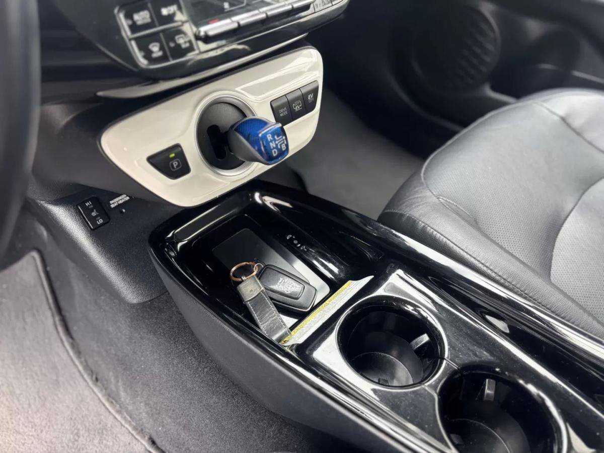 toyota-prius-2019-hibrido-a-gasolina-1798cc
