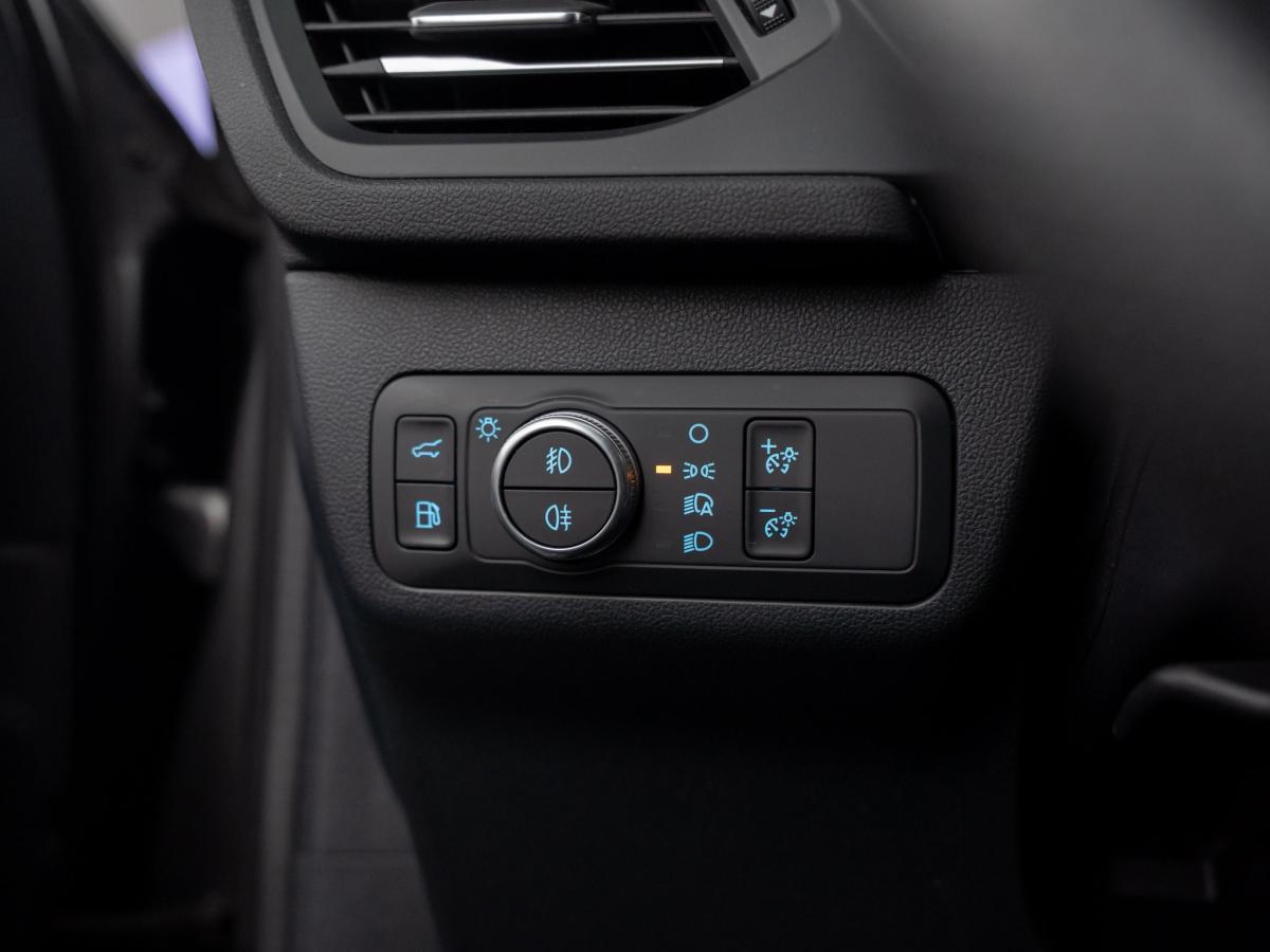 ford-kuga-2022-hibrido-a-gasolina-2488cc
