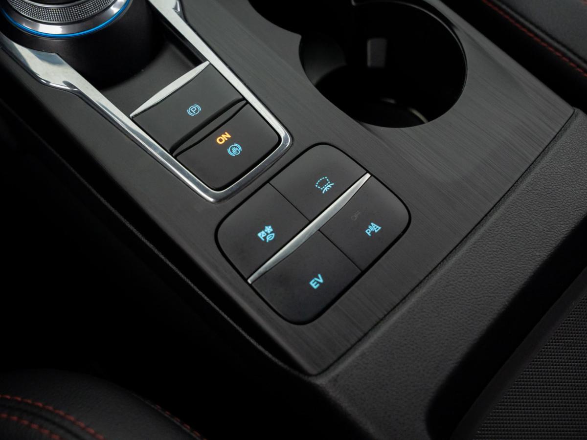 ford-kuga-2022-hibrido-a-gasolina-2488cc