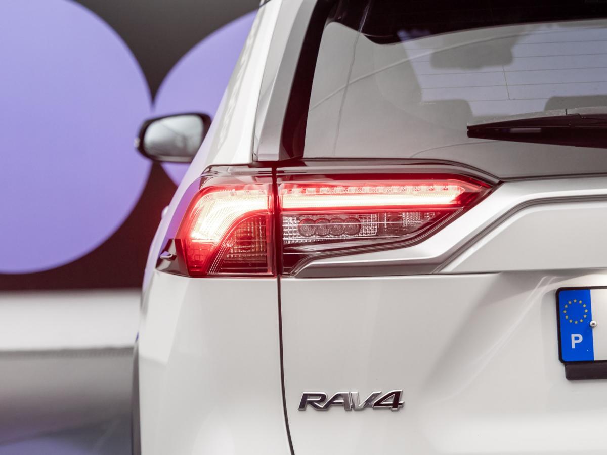 toyota-rav4-2022-hibrido-a-gasolina-2487cc