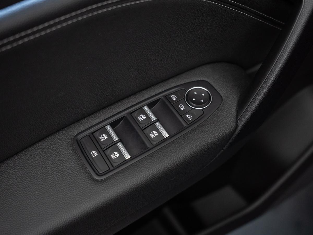 renault-captur-2024-hibrido-a-gasolina-1598cc
