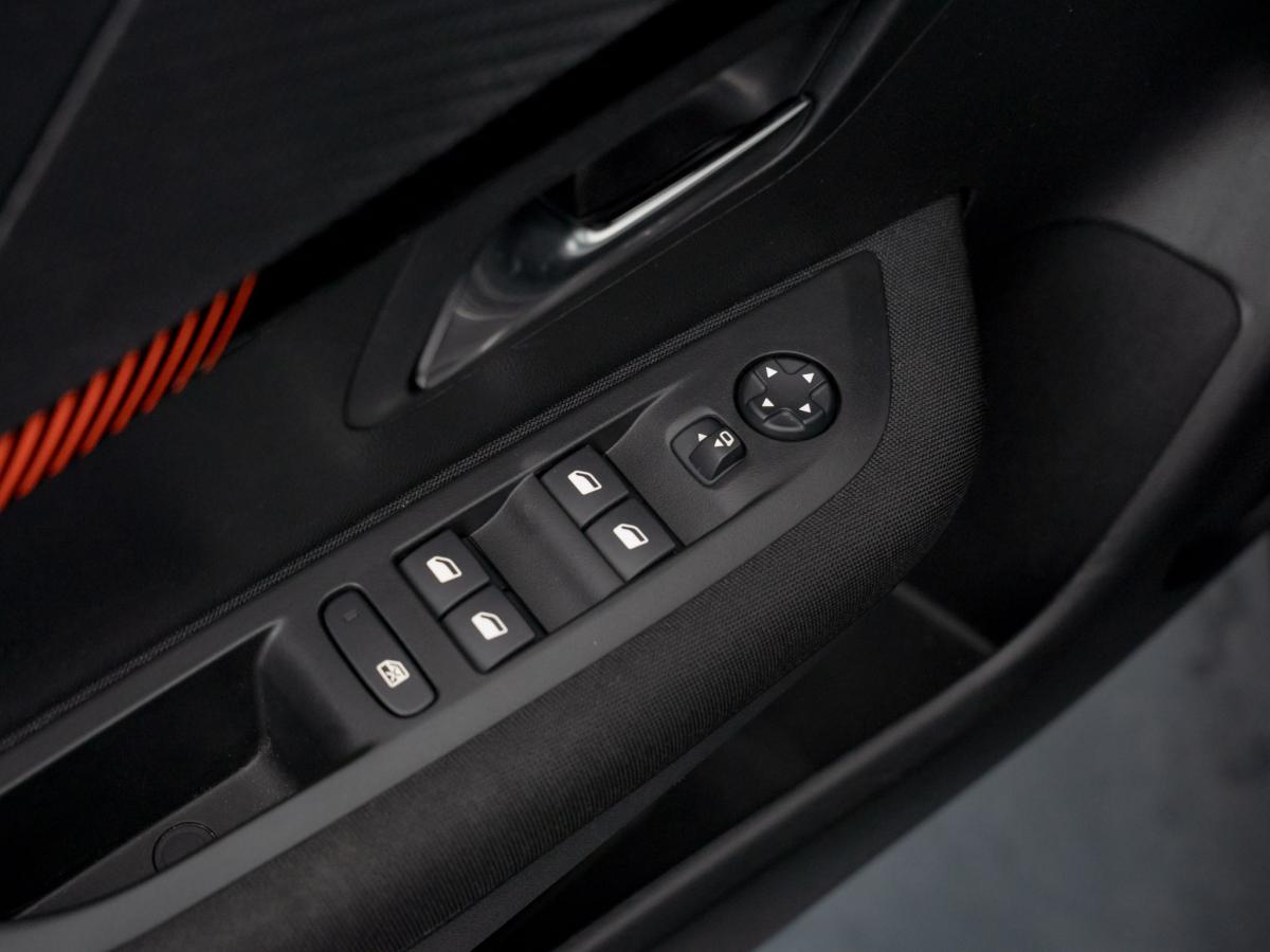 peugeot-208-2023-gasolina-1199cc