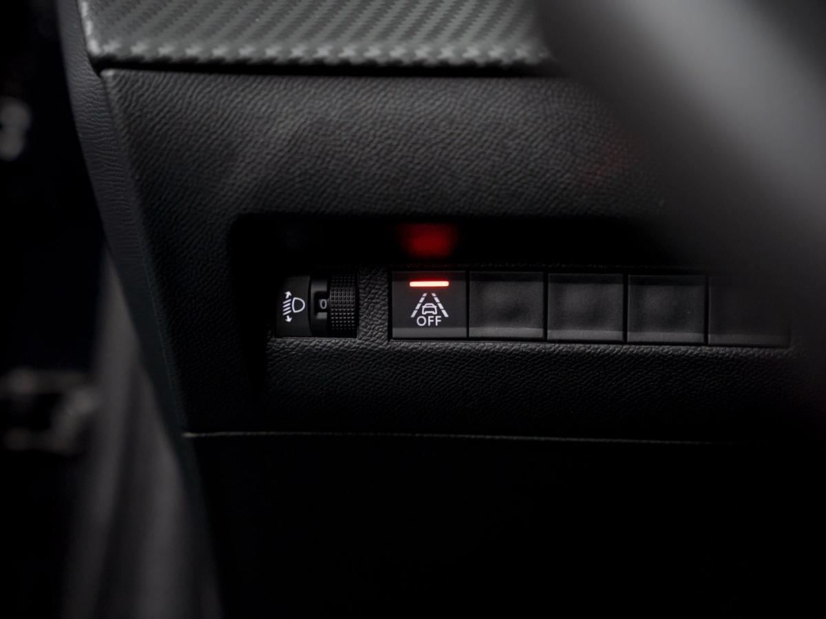 peugeot-208-2023-gasolina-1199cc