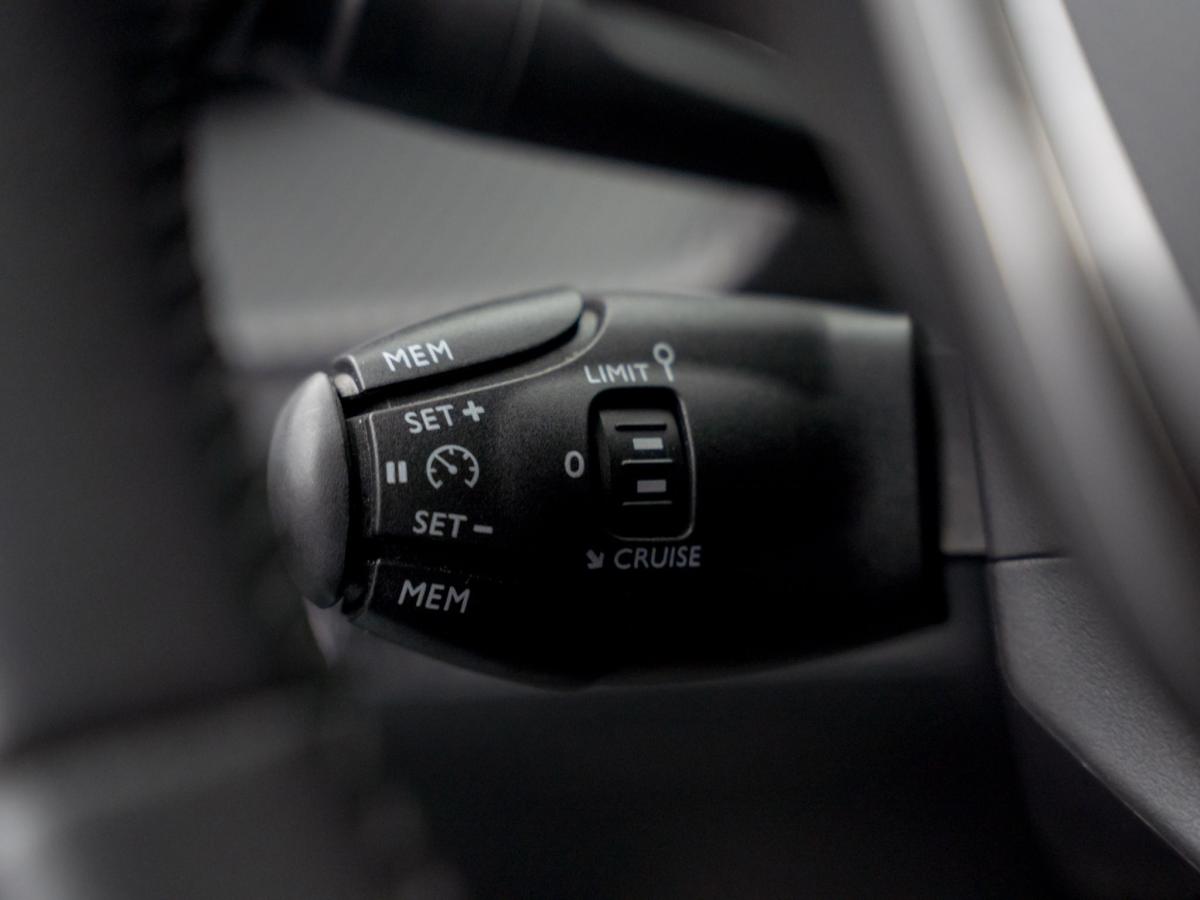 peugeot-208-2023-gasolina-1199cc