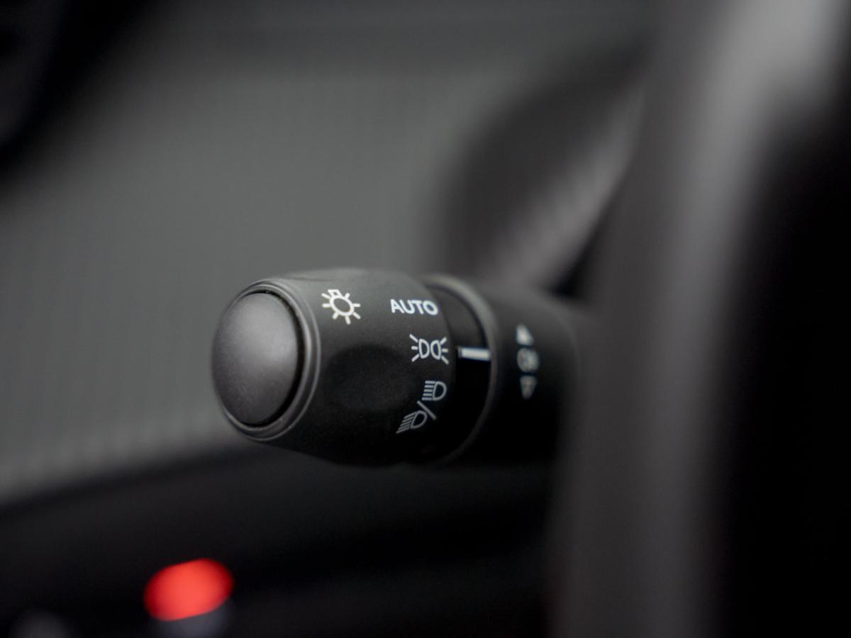 peugeot-208-2023-gasolina-1199cc