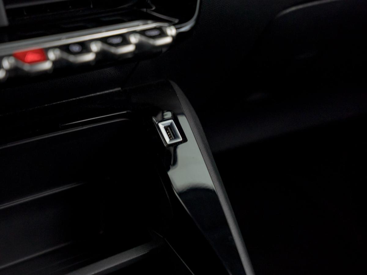 peugeot-208-2023-gasolina-1199cc