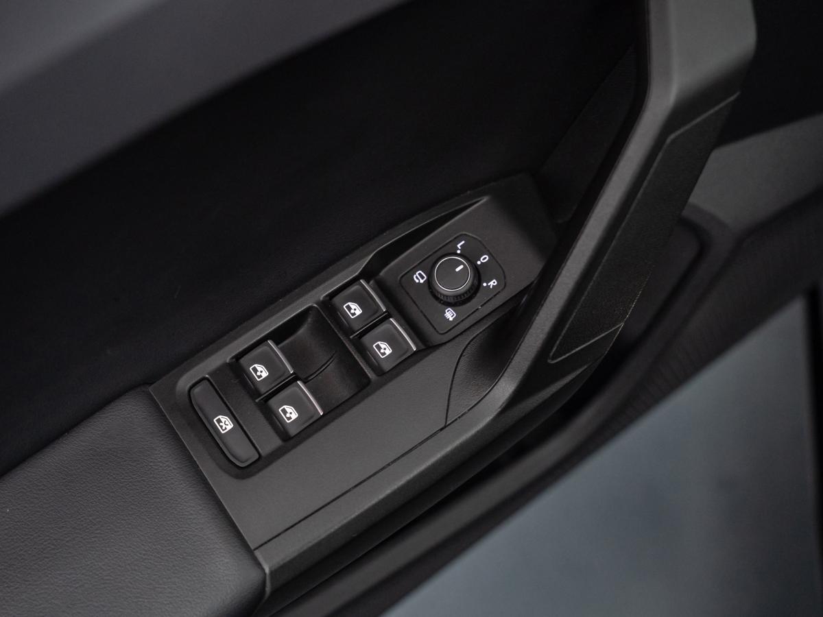seat-leon-2023-gasolina-999cc