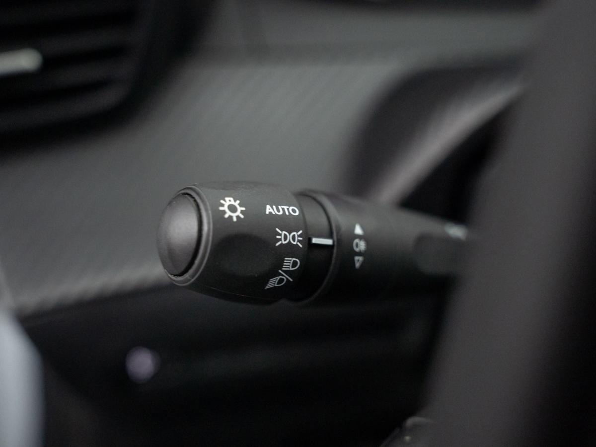 peugeot-208-2025-gasolina-1199cc