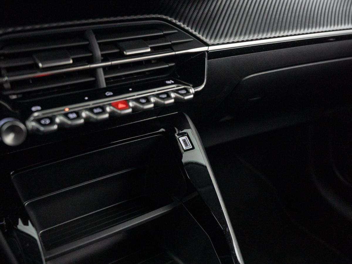 peugeot-208-2025-gasolina-1199cc