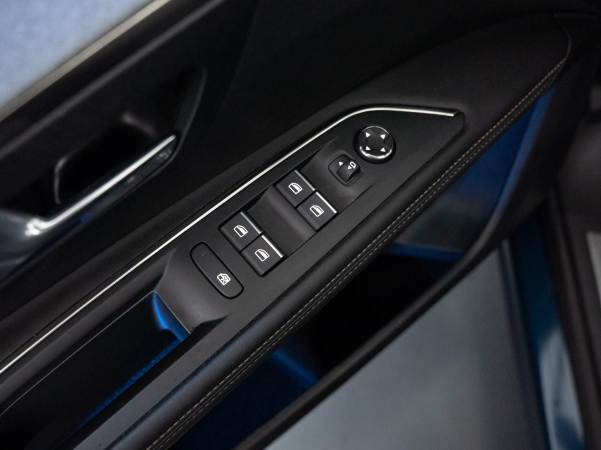 peugeot-3008-2023-hibrido-a-gasolina-1598cc