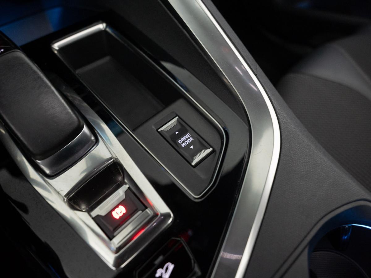 peugeot-3008-2023-hibrido-a-gasolina-1598cc