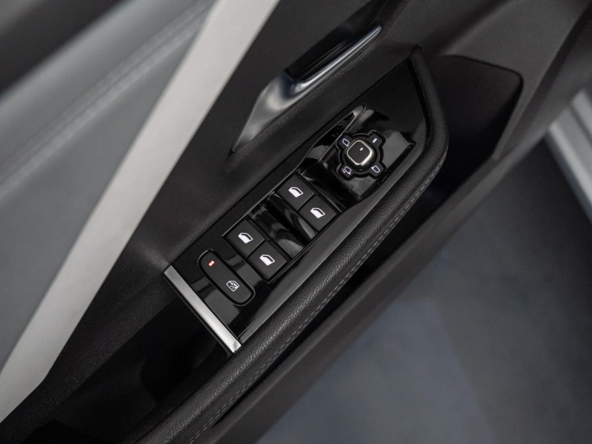 opel-astra-2023-hibrido-a-gasolina-1598cc