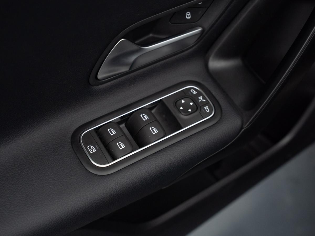 mercedes-benz-classe-a-2025-hibrido-a-gasolina-1332cc
