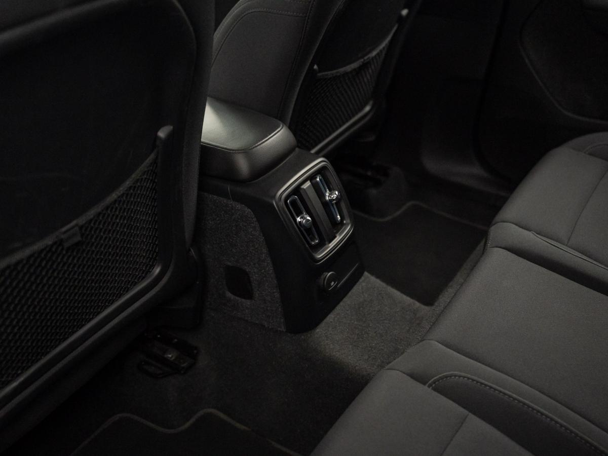 volvo-xc40-2022-hibrido-a-gasolina-1477cc