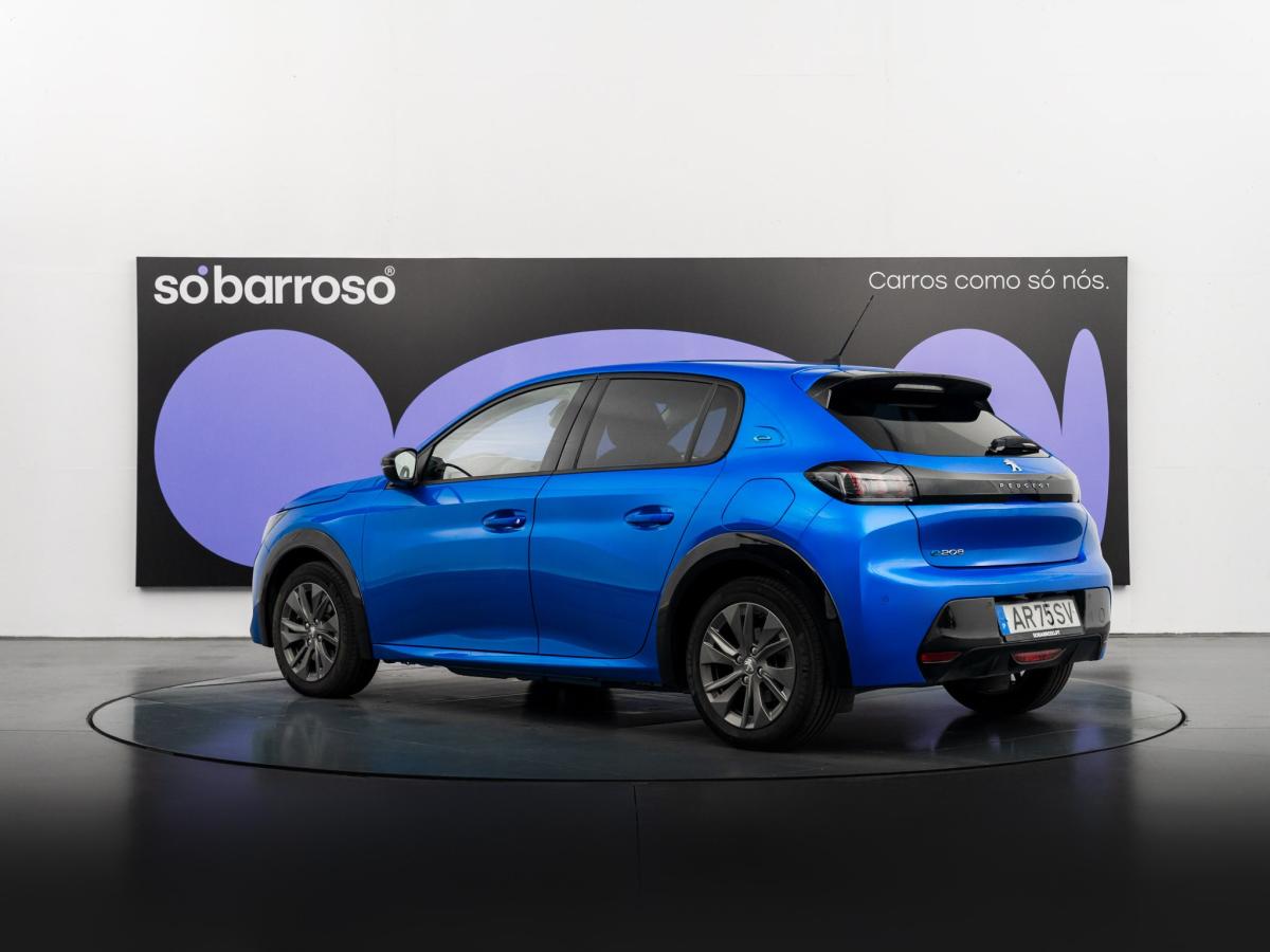 peugeot-208-2023-eletrico-500cc