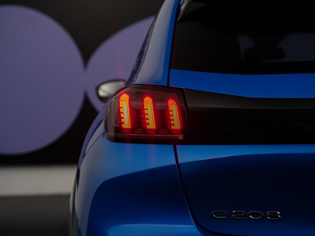 peugeot-208-2023-eletrico-500cc