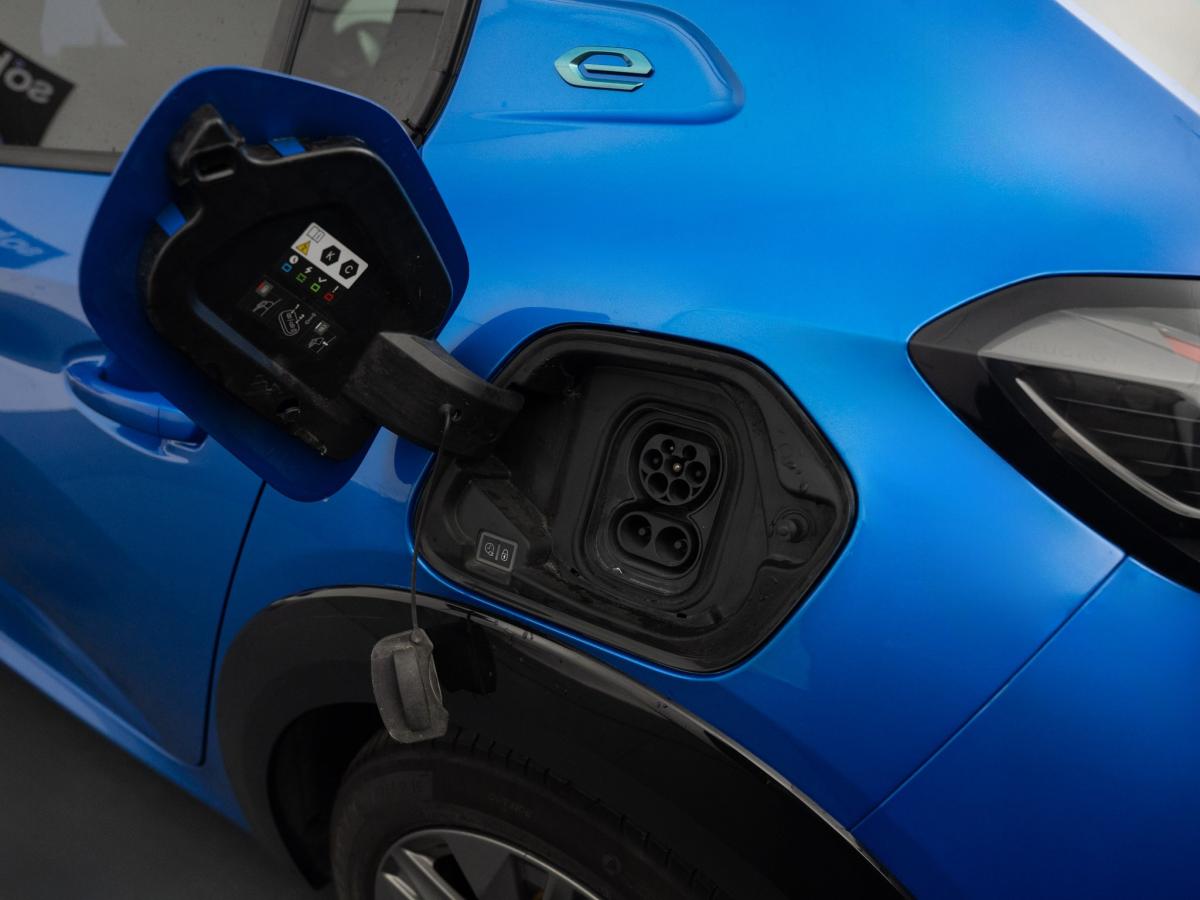 peugeot-208-2023-eletrico-500cc