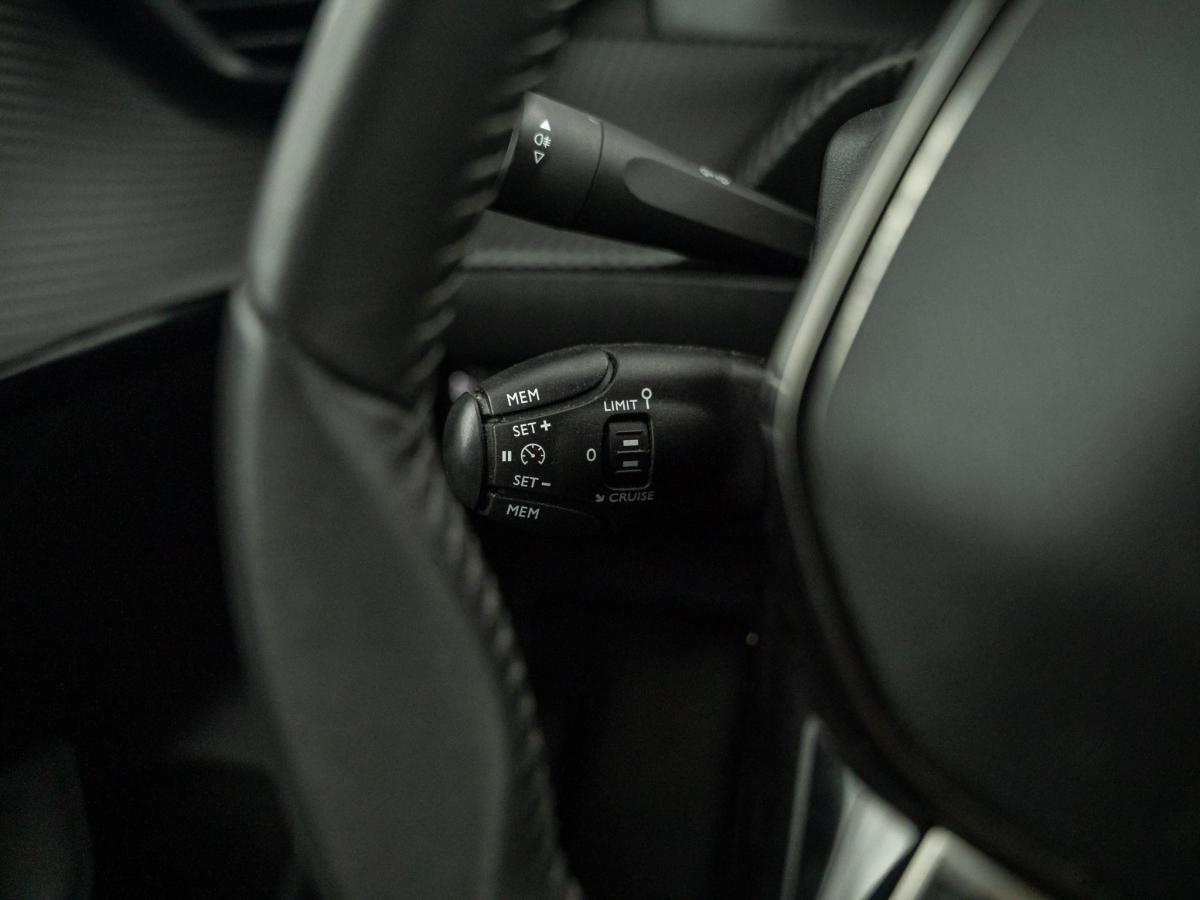 peugeot-208-2023-eletrico-500cc