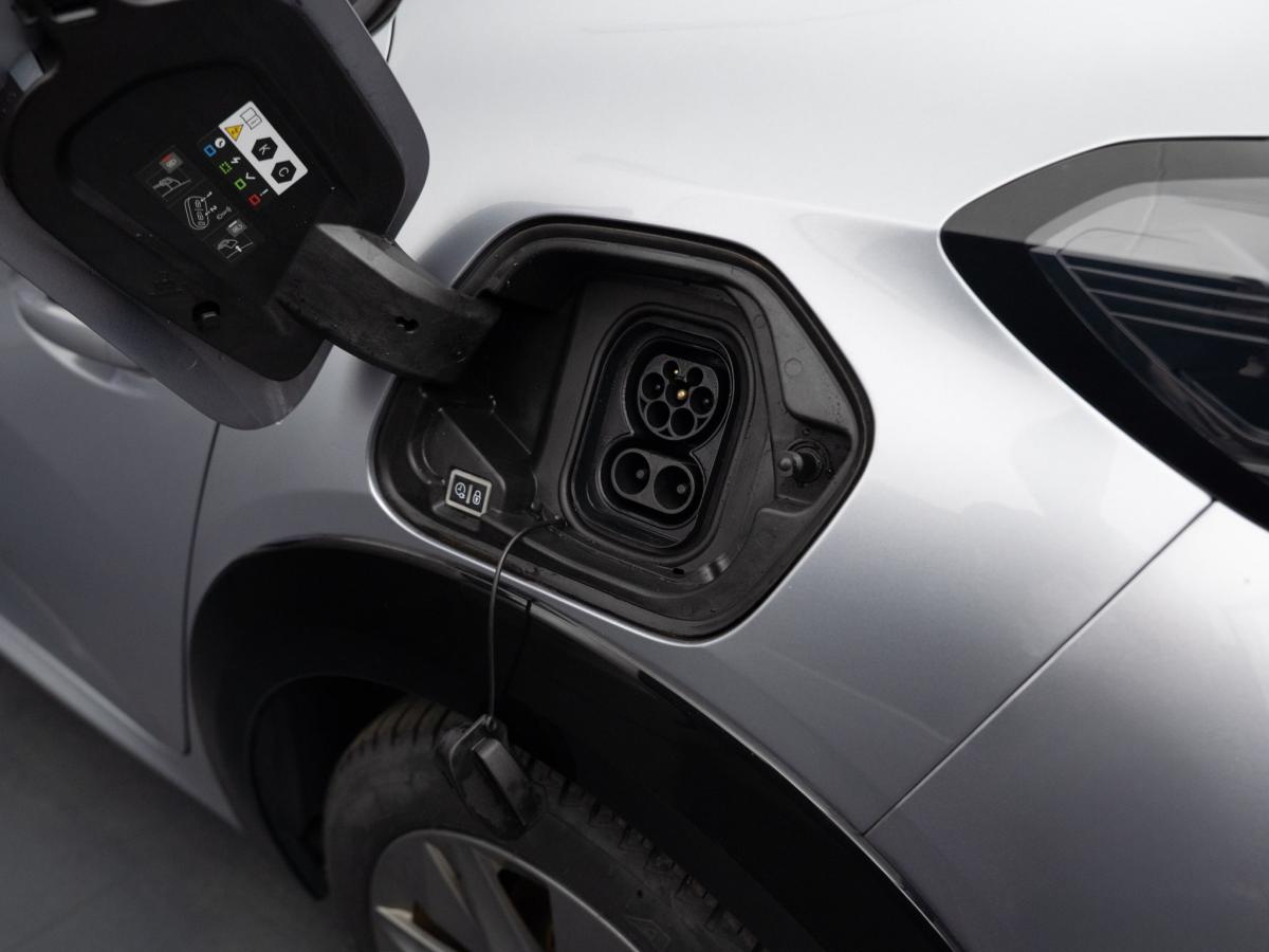 peugeot-208-2022-eletrico-500cc