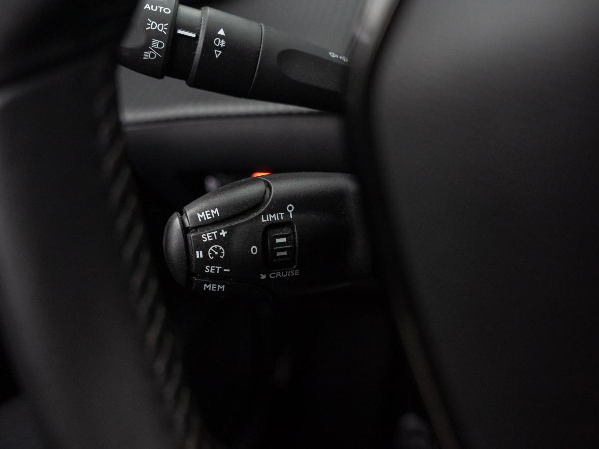 peugeot-208-2022-eletrico-500cc