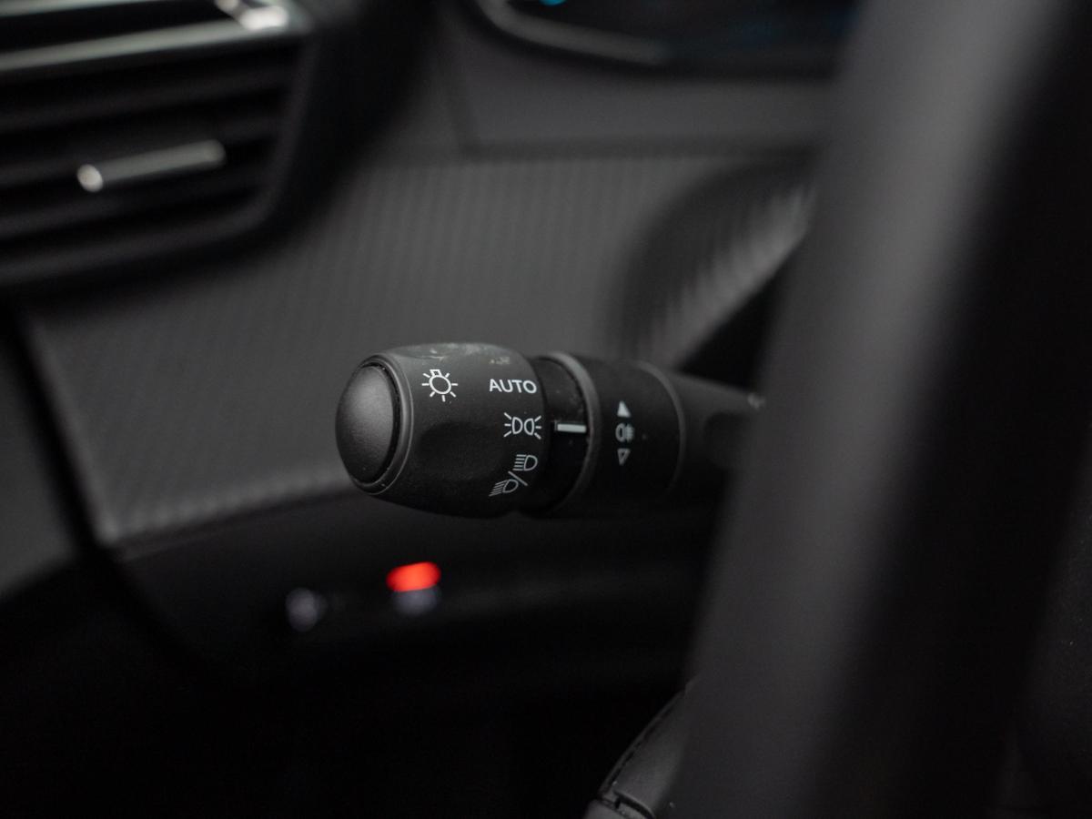 peugeot-208-2022-eletrico-500cc