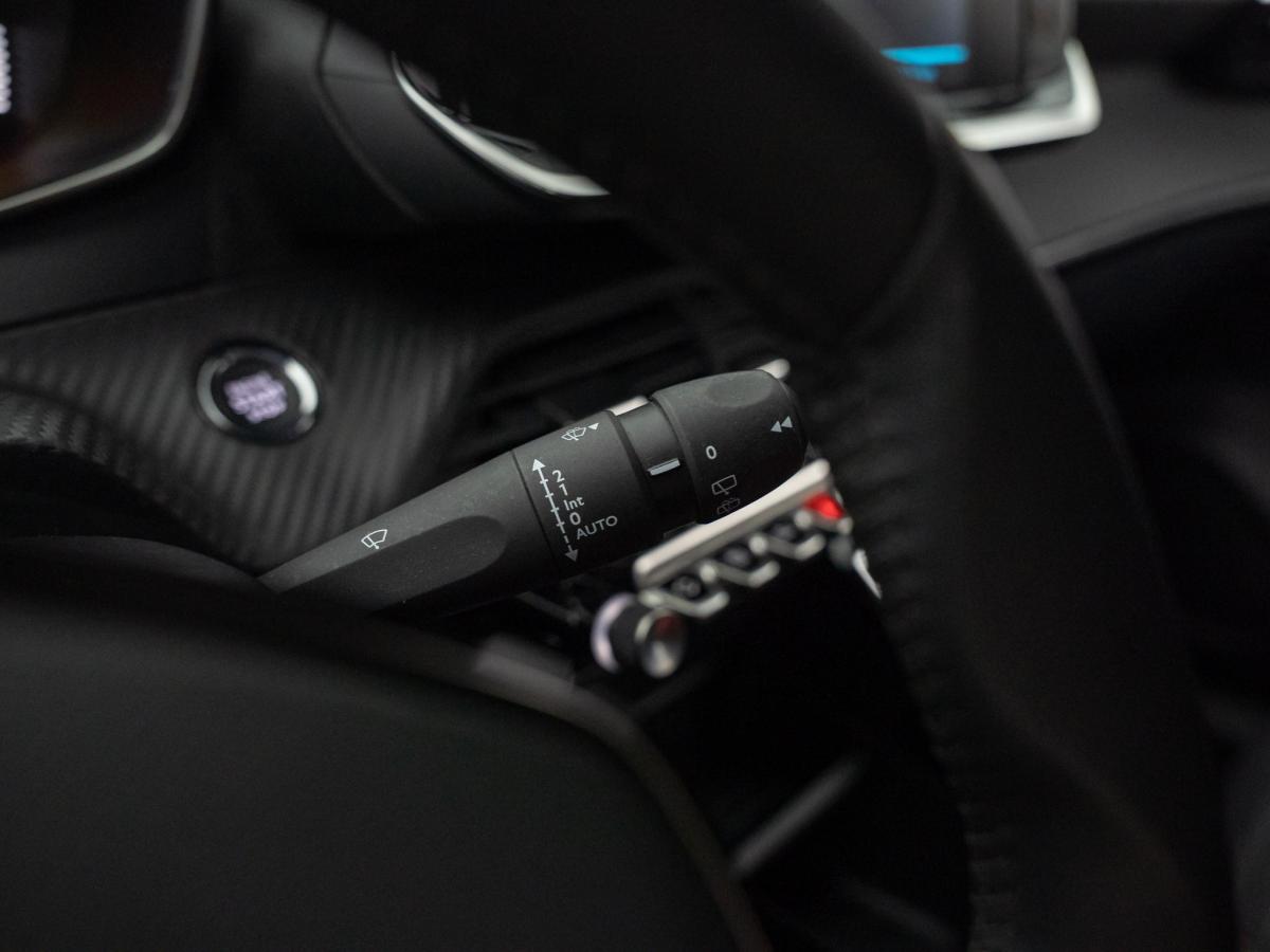 peugeot-208-2022-eletrico-500cc