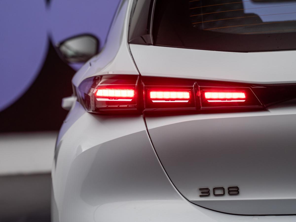 peugeot-308-2023-hibrido-a-gasolina-1598cc