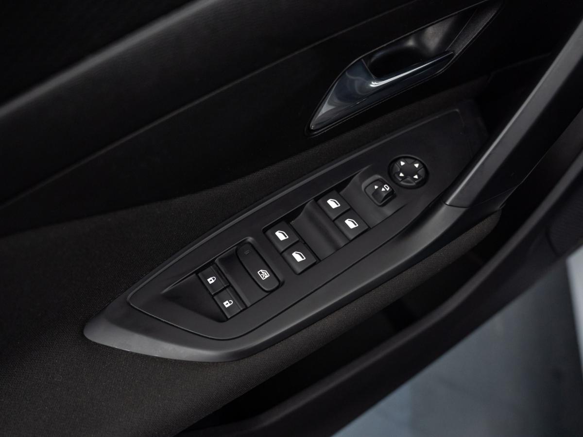 peugeot-308-2023-hibrido-a-gasolina-1598cc