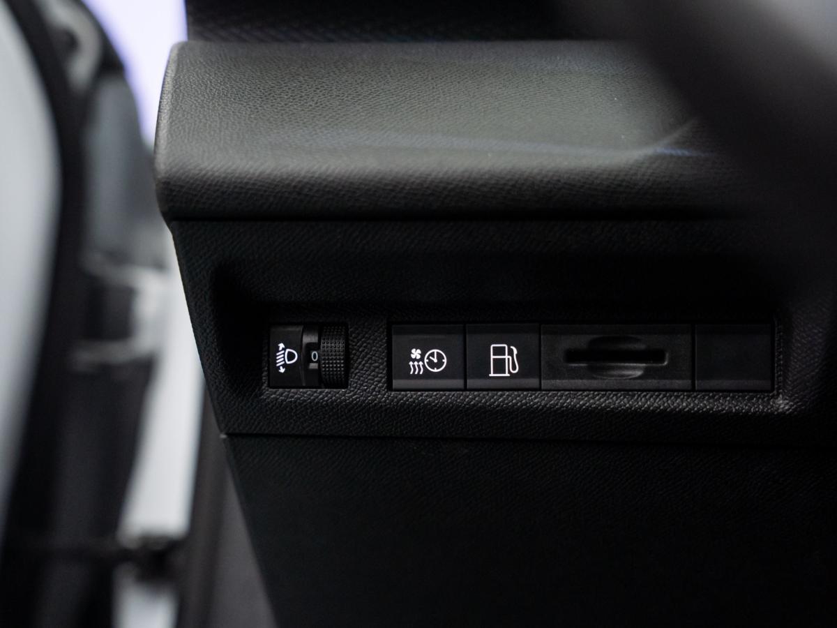 peugeot-308-2023-hibrido-a-gasolina-1598cc