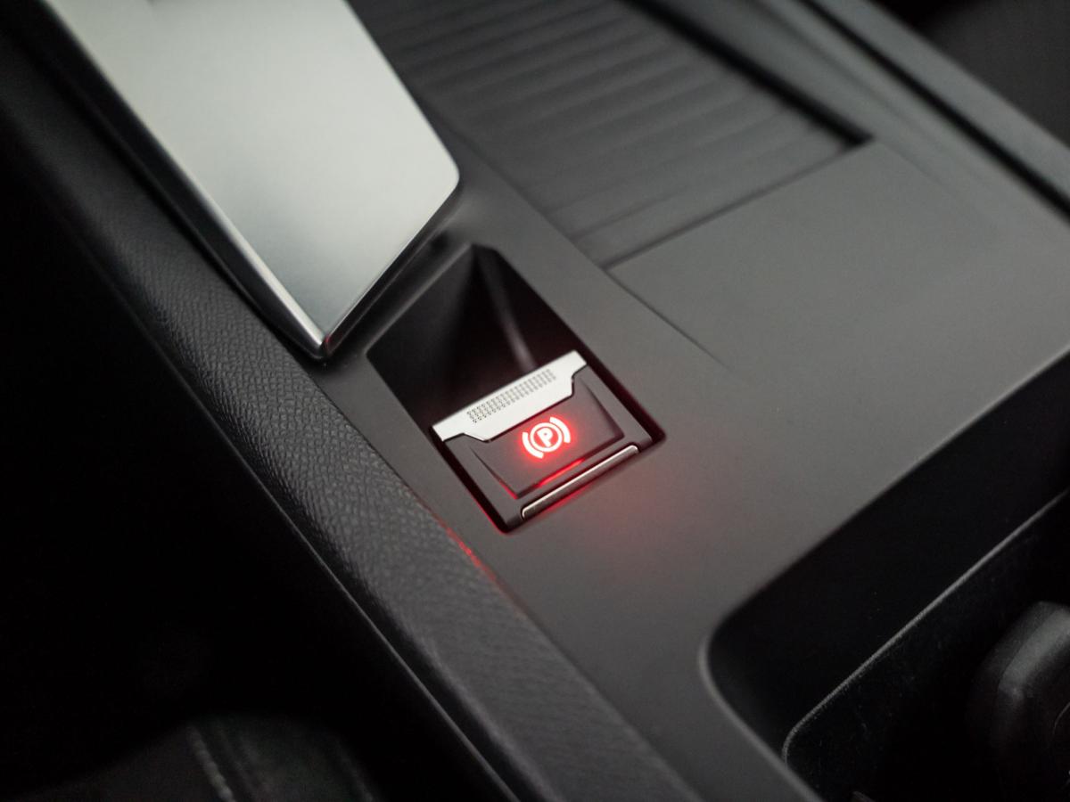 peugeot-308-2023-hibrido-a-gasolina-1598cc